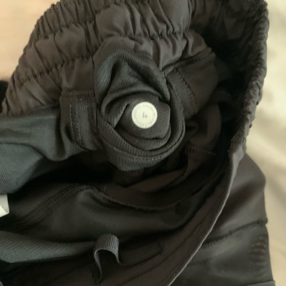 Lululemon Hotty Hot shorts - Picture 7 of 10